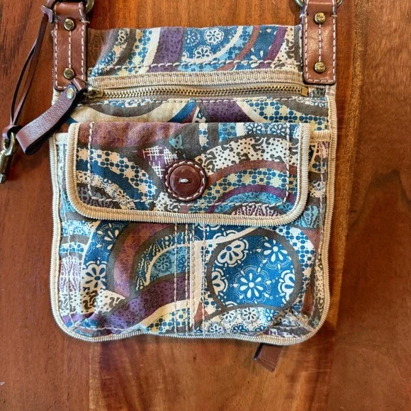 Fossil Modern Vintage Women's Boho Crossbody Bag. - Picture 2 of 7